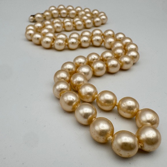 The Unbranded Brand Jewelry - Vintage Faux Pearl Hand Knotted Necklace Champagne Cream Barrel Clasp 24 in 8mm